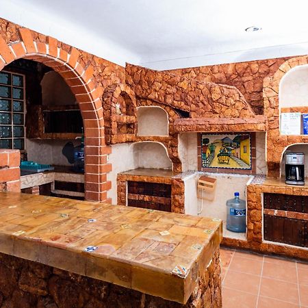 Vica Guest House Con Piscina En La Entrada De La Zona Hotelera كانكون المظهر الخارجي الصورة