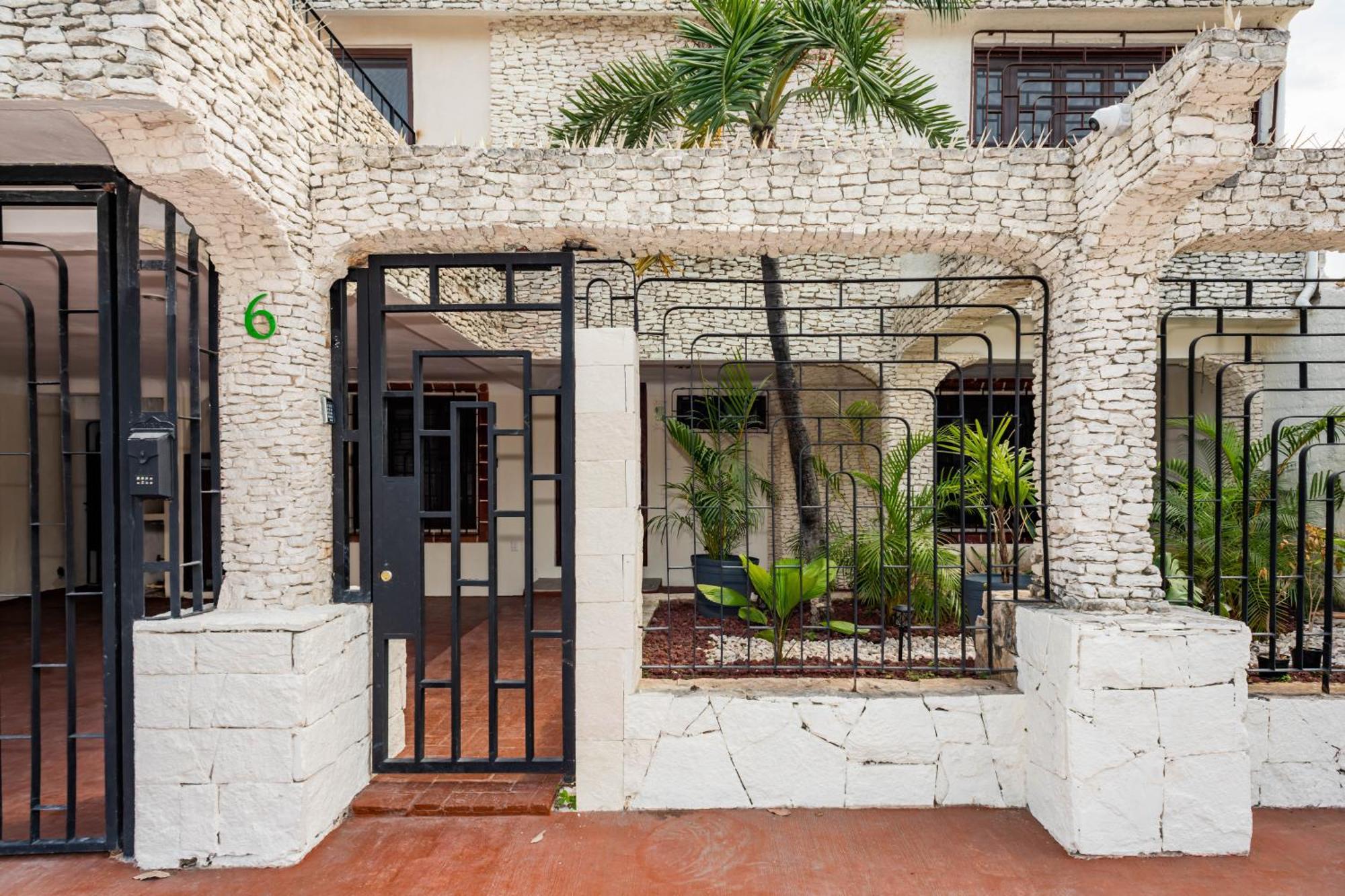 Vica Guest House Con Piscina En La Entrada De La Zona Hotelera كانكون المظهر الخارجي الصورة
