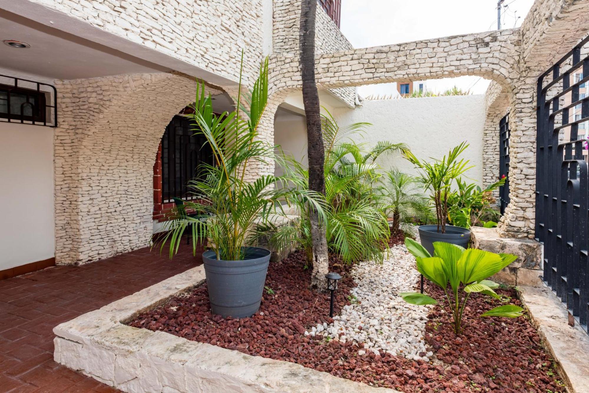Vica Guest House Con Piscina En La Entrada De La Zona Hotelera كانكون المظهر الخارجي الصورة