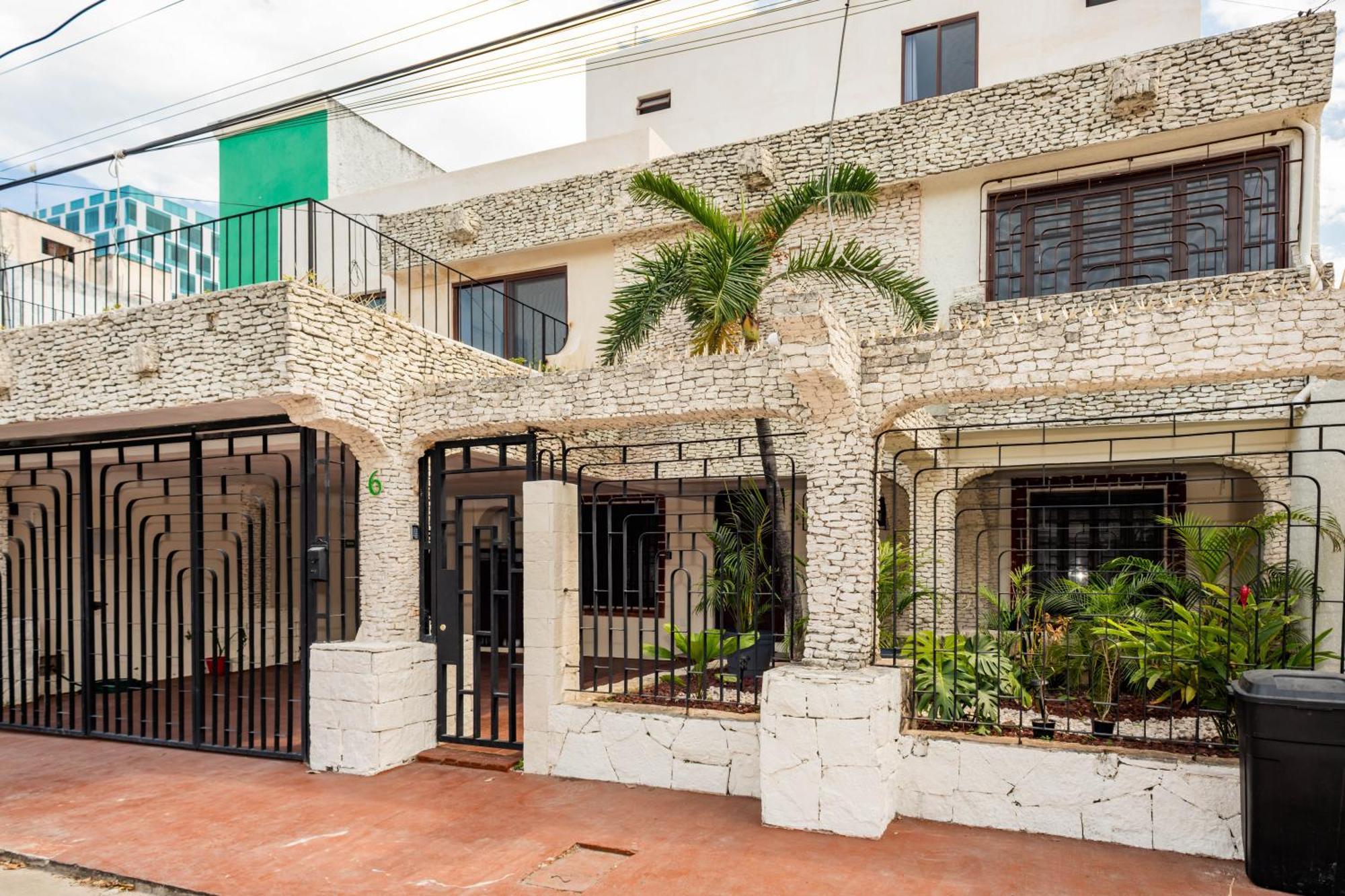 Vica Guest House Con Piscina En La Entrada De La Zona Hotelera كانكون المظهر الخارجي الصورة